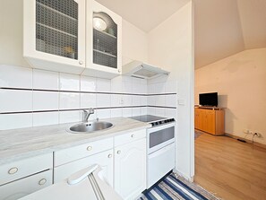 Fridge, microwave, oven, dishwasher - Studio Etoile d'Or by Viva Riviera (Cannes)