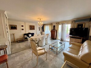 Living area - Viva Riviera Large 1 Bedroom Les Mimosas (Cannes)