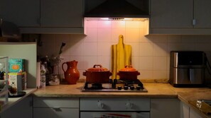 Private kitchen - Cozy house in a central location in Lisbon. (Lisboa)