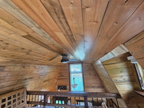 Interior - Creekside Retreat Treehouse In Cooksmills, 15 minutes from  Niagara Falls (Niagara Falls)