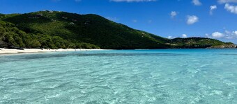 Cloud Nine! Spectacular Sunsets, Privacy, Pool, Spa & AC- Near Town & Beaches!