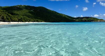 Cloud Nine! Spectacular Sunsets, Privacy, Pool, Spa & AC- Near Town & Beaches!