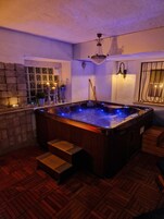 Una bañera de hidromasaje, baño turco