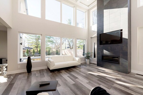 Smart TV, fireplace, offices - Stylish Surrey Park Home w/ Pool, Fire Pit, Gourmet Kitchen, Outdoor Grill + Bar (Indianapolis)