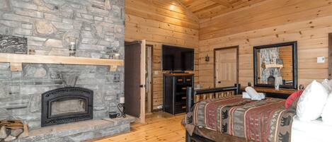 4 bedrooms, travel cot, WiFi, bed sheets