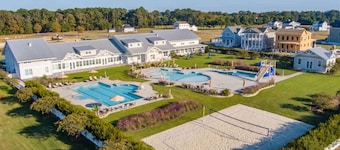 Beach Access-Pool-Golf Amenities