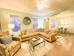 Televisión, chimenea, oficina