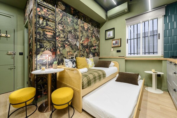 Internet, bed sheets