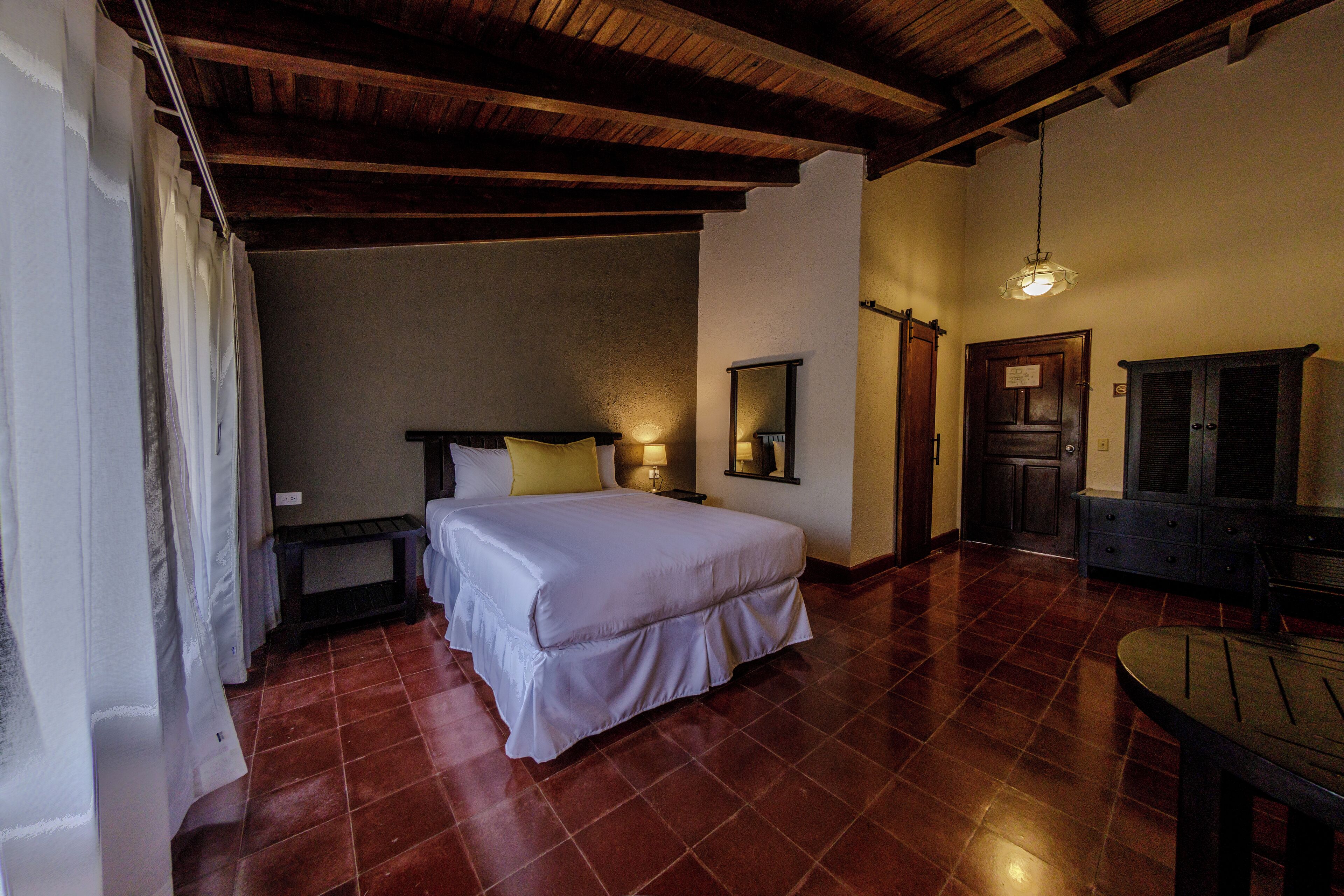 標準雙人房, 泳池景觀 | 書桌、免費無線上網