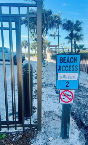 Exterior detail - Villa Feliz - 3 bedroom With Endless Sunsets enchanting Naples Vanderbilt Beach! (Naples)