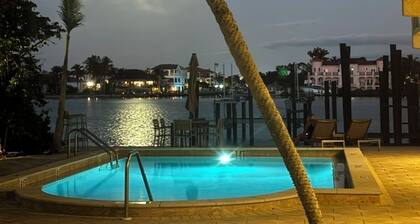 Villa Feliz - 3 bedroom With Endless Sunsets enchanting Naples Vanderbilt Beach!