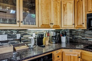 Coffee/tea maker, fridge, microwave, oven - Patio Condo Overlooking Highland Golf, Coach Road (Quechee)