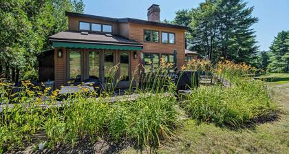 Patio Condo Overlooking Highland Golf, Coach Road