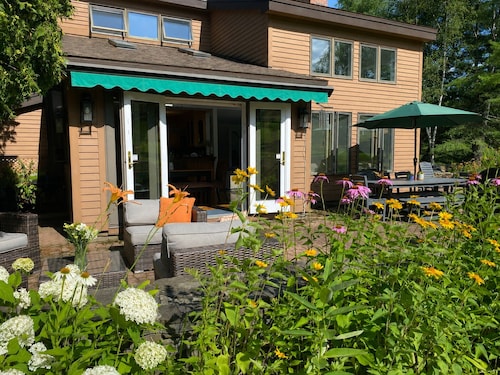 Patio Condo Overlooking Highland Golf, Coach Road