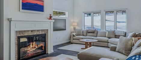 Téléviseur, foyer, bureau