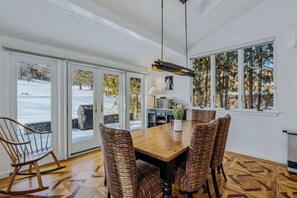 Dining - Community Pool, Cozy Fireplace - Coach Road 7A (Quechee)