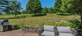 Patio Condo Overlooking Highland Golf, Coach Road