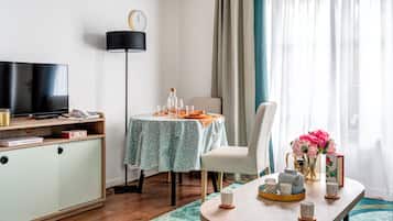 Appartement, 1 slaapkamer | Woonruimte | Televisie