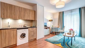 Apartment, 1 Bedroom | Private kitchenette