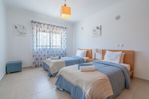 2 bedrooms, bed sheets - Lagos Ocean View 3 With Pool by Homing (Lagos)