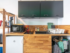Fridge, microwave, coffee/tea maker, toaster