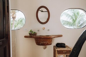 Lakens van Egyptisch katoen, luxe beddengoed, een minibar