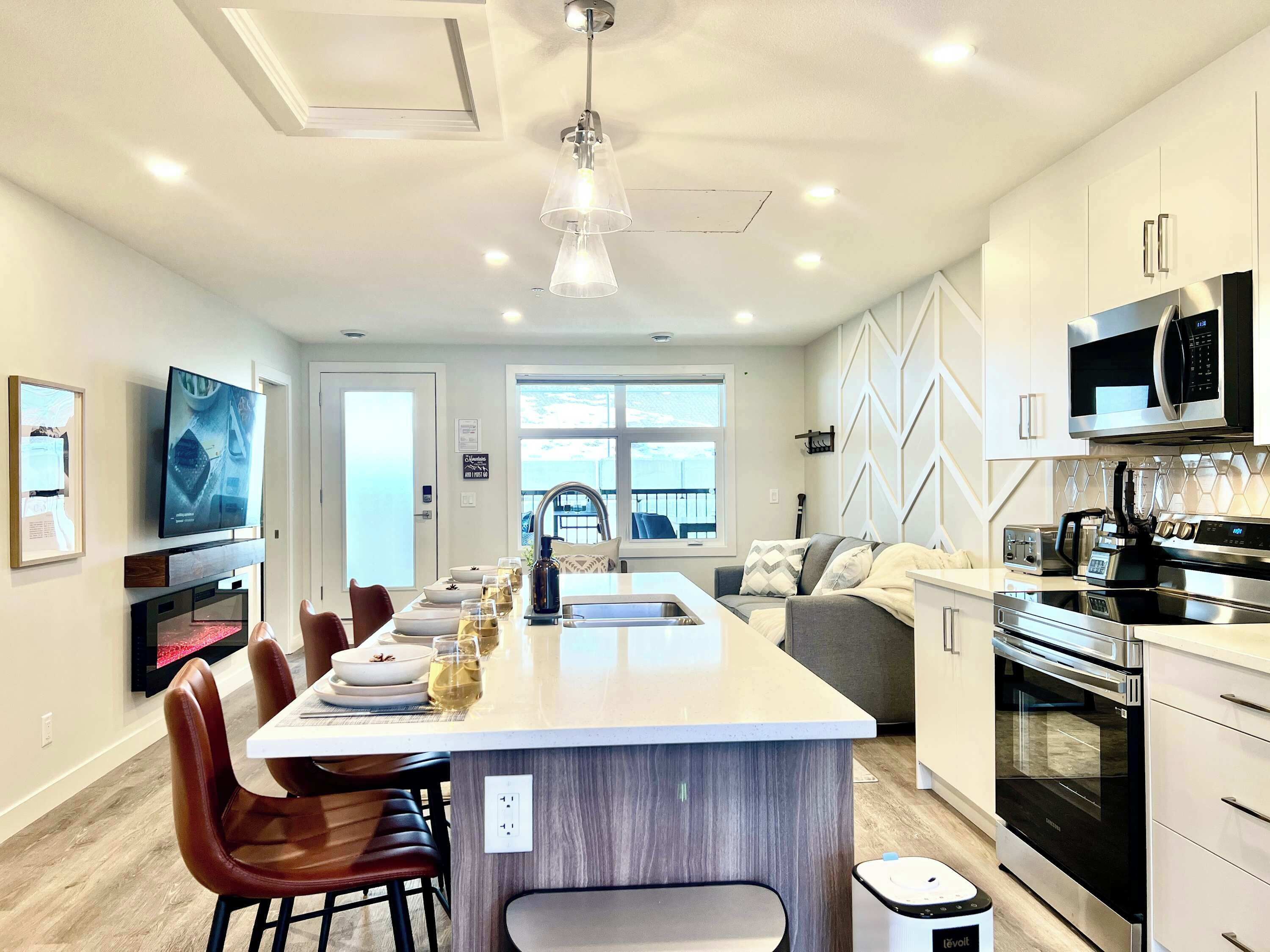 Kjøleskap, mikrobølgeovn, ovn og kokeplater