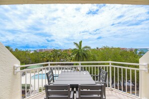 Outdoor dining - The Samana Cay | Tropical, Airy Retreat w/ Private Balcony, Pool! (Key West)