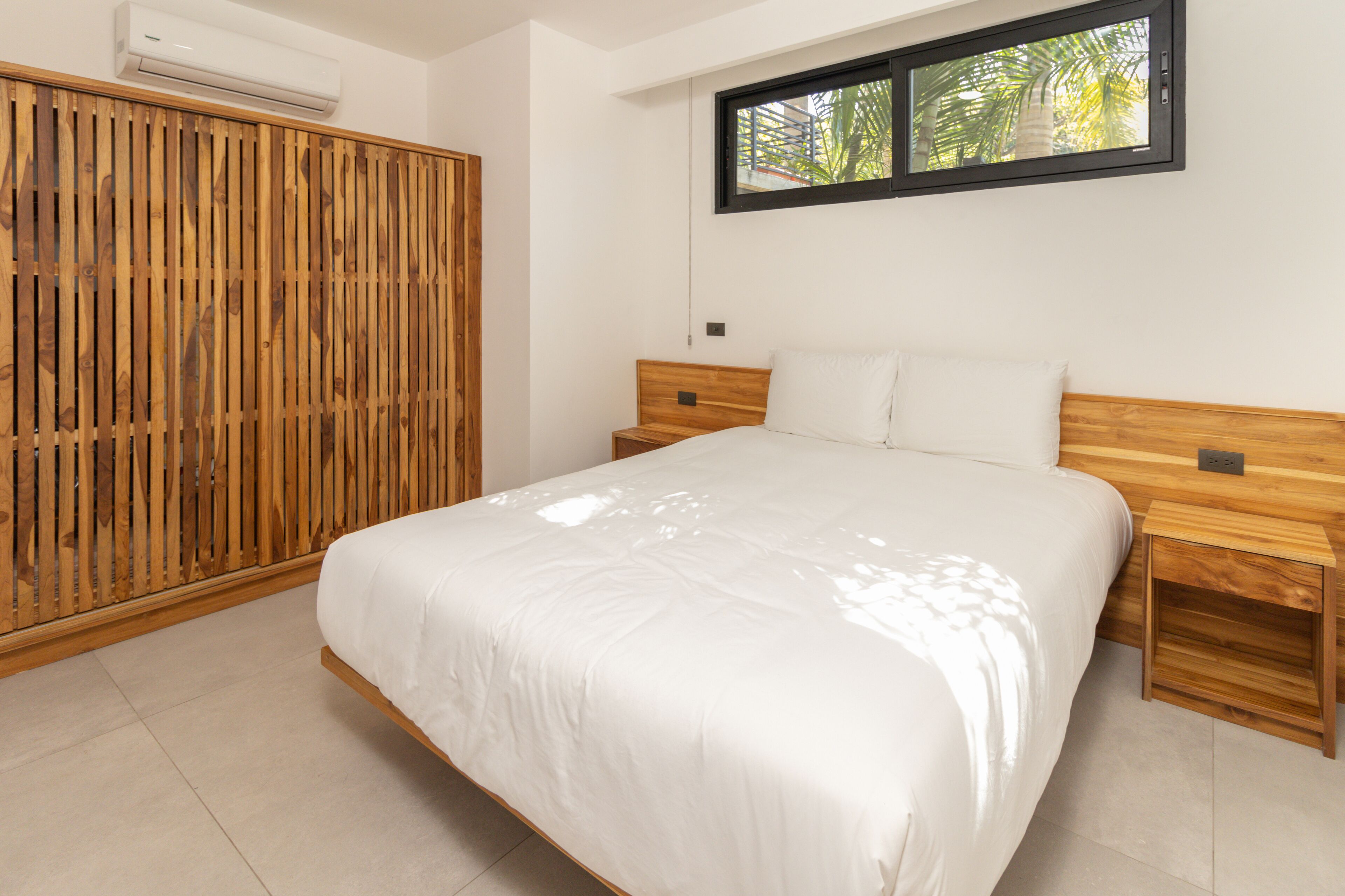 2 habitaciones, caja de seguridad en la habitación y escritorio 