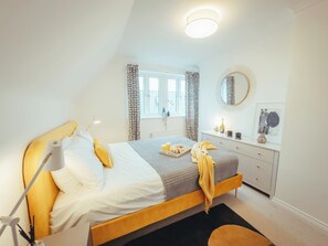 House | 5 bedrooms, iron/ironing board, free WiFi, bed sheets - Contractors Retreat- Free Parking (Chelmsford)