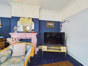 Apartment | Living area | TV