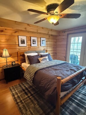 3 bedrooms, free WiFi, bed sheets - Spacious, Lakefront Cabin on Potato Lake, WI. Great for 
Fishing! (Chetek)
