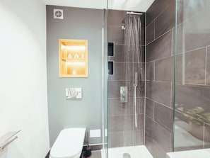 Ducha, secador de pelo, toallas