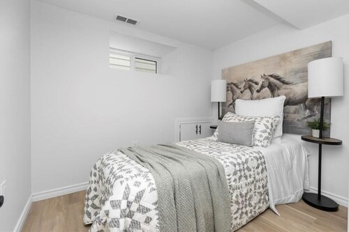 Fully Furnished 2 bedroom basement in Windsor