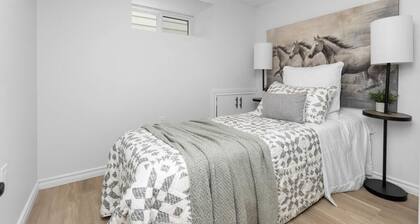 Fully Furnished 2 bedroom basement in Windsor