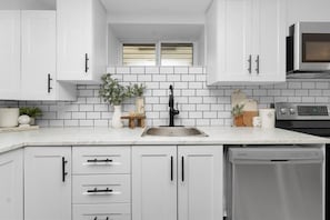 Fridge, microwave, oven, stovetop - Fully Furnished 2 bedroom basement in Windsor (Windsor)