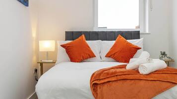 2 bedrooms, desk, iron/ironing board, travel cot