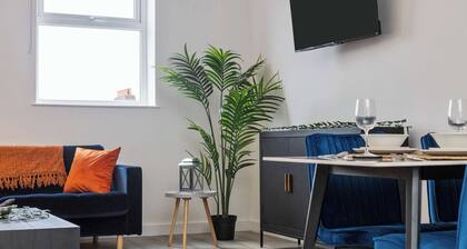 Spacious 2-Bed Penthouse + Roof Terrace | Sleeps 6