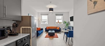 Spacious 2-Bed Penthouse + Roof Terrace | Sleeps 6