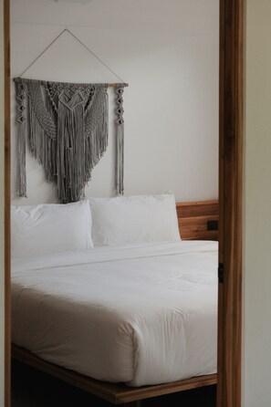 2 bedrooms, in-room safe, desk, iron/ironing board