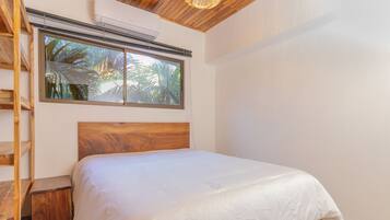 2 bedrooms, in-room safe, desk, iron/ironing board