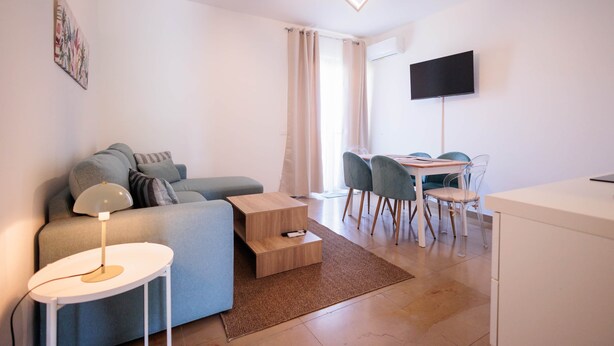 TV - Int. 8, Apartment 8 (Marina di Massa)