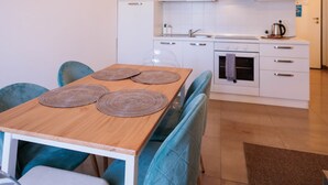 Fridge, oven, stovetop, cookware/dishes/utensils - Int. 8, Apartment 8 (Marina di Massa)