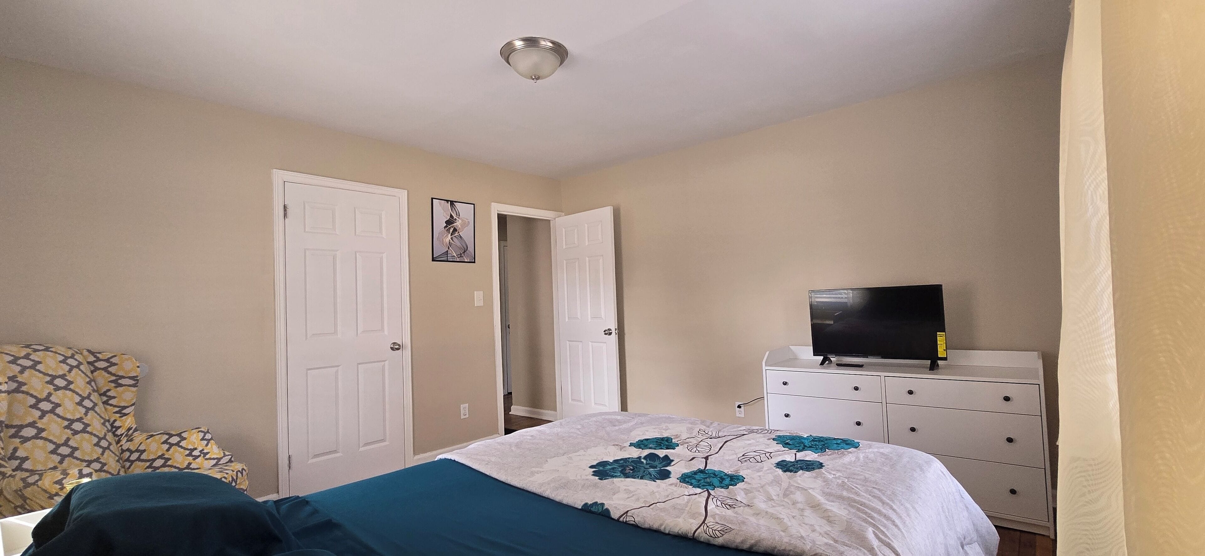 3 habitaciones, escritorio, tabla de planchar con plancha y wifi 
