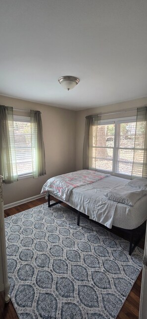 3 bedrooms, desk, iron/ironing board, WiFi