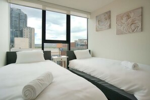 Iron/ironing board, WiFi, bed sheets