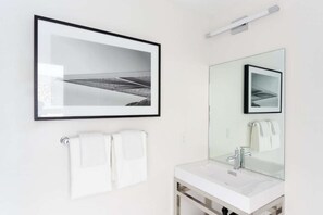 Shower, hair dryer, towels - Oasis In The California Desert | Pool. Adults Only (Palm Springs)