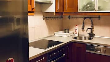 Standard Studio, Bathtub | Private kitchen