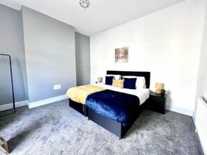 2 chambres, fer et planche à repasser, Wi-Fi gratuit, draps fournis