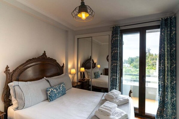 3 bedrooms, iron/ironing board, Internet, bed sheets - GuestReady - Beautiful sea view in Funchal (Funchal)